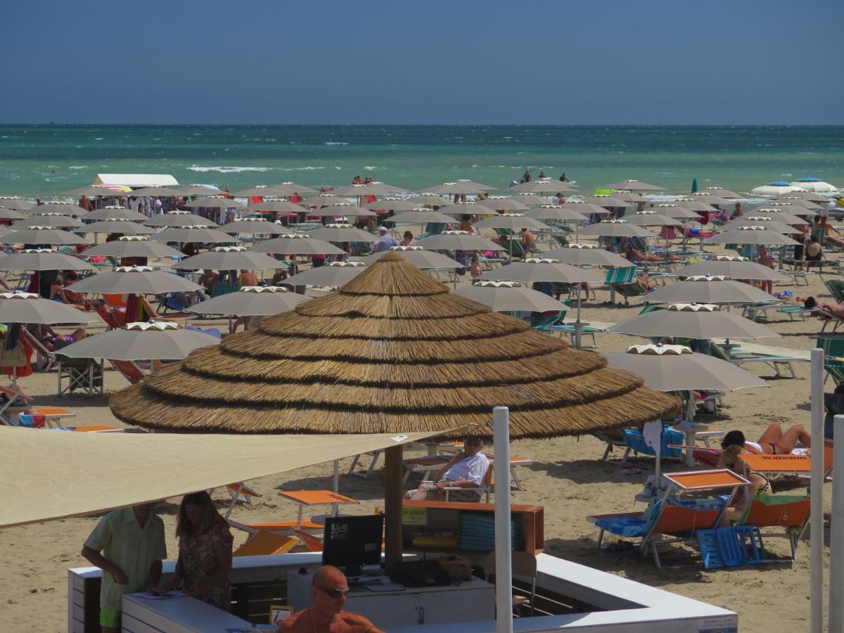 Hotel Giorg - Waterpark Included Rimini Bagian luar foto
