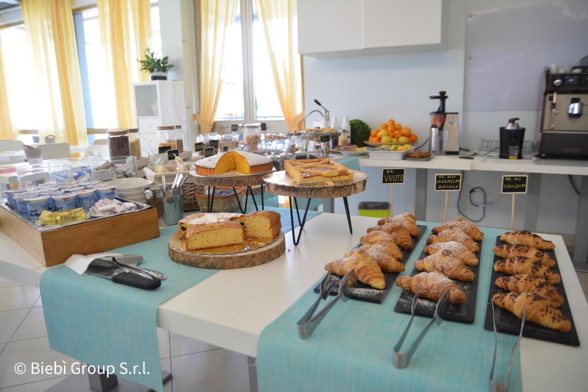 Hotel Giorg - Waterpark Included Rimini Bagian luar foto