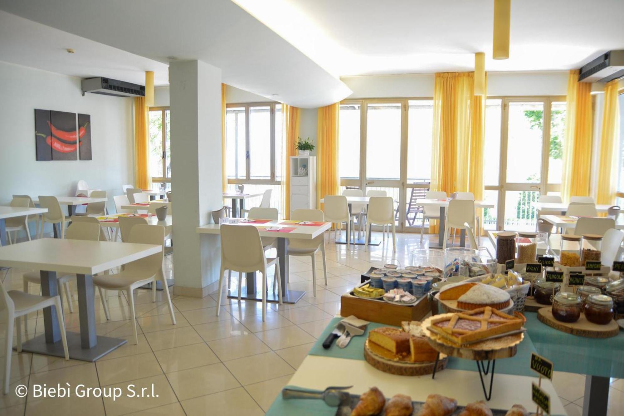 Hotel Giorg - Waterpark Included Rimini Bagian luar foto