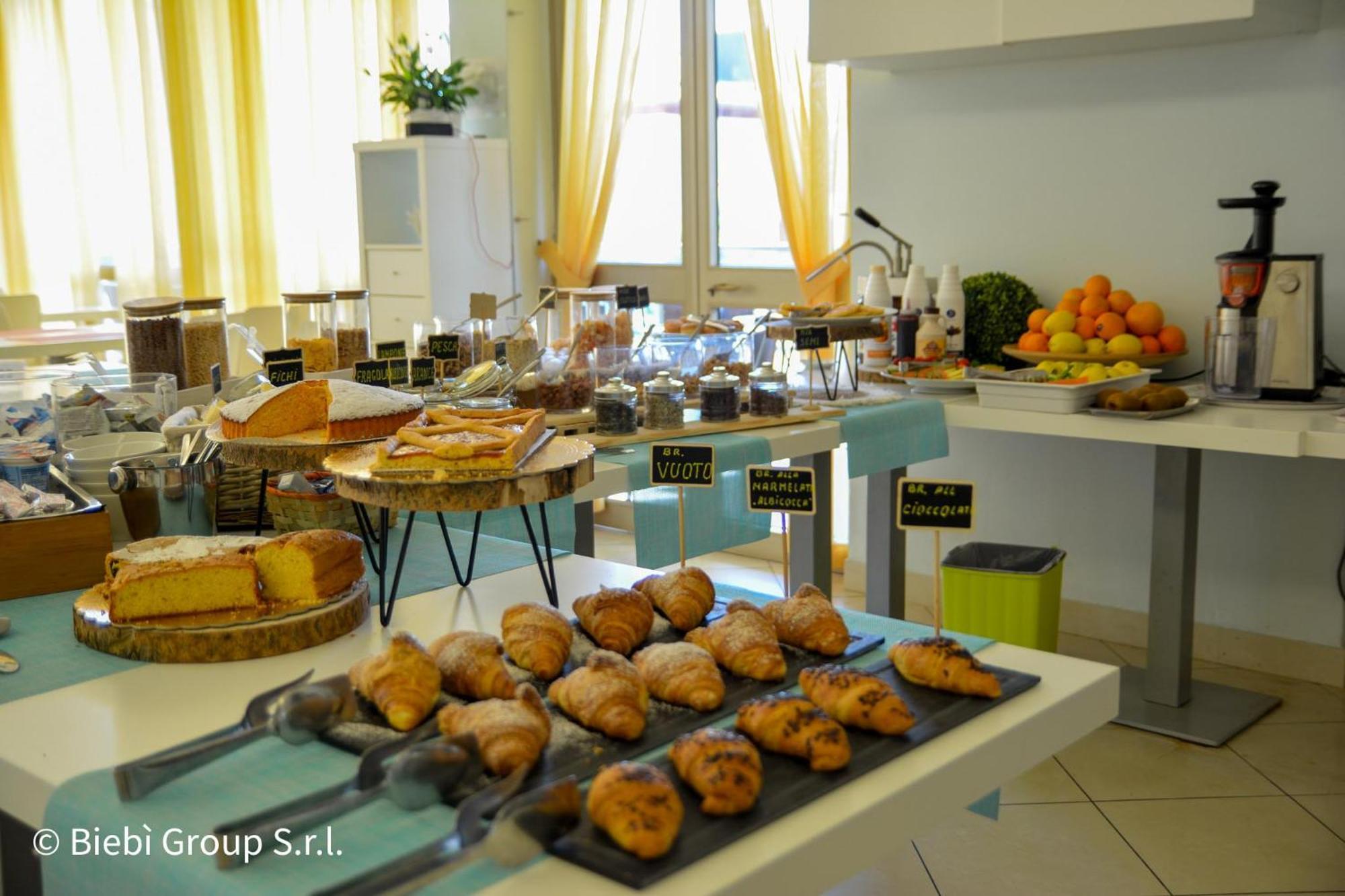 Hotel Giorg - Waterpark Included Rimini Bagian luar foto