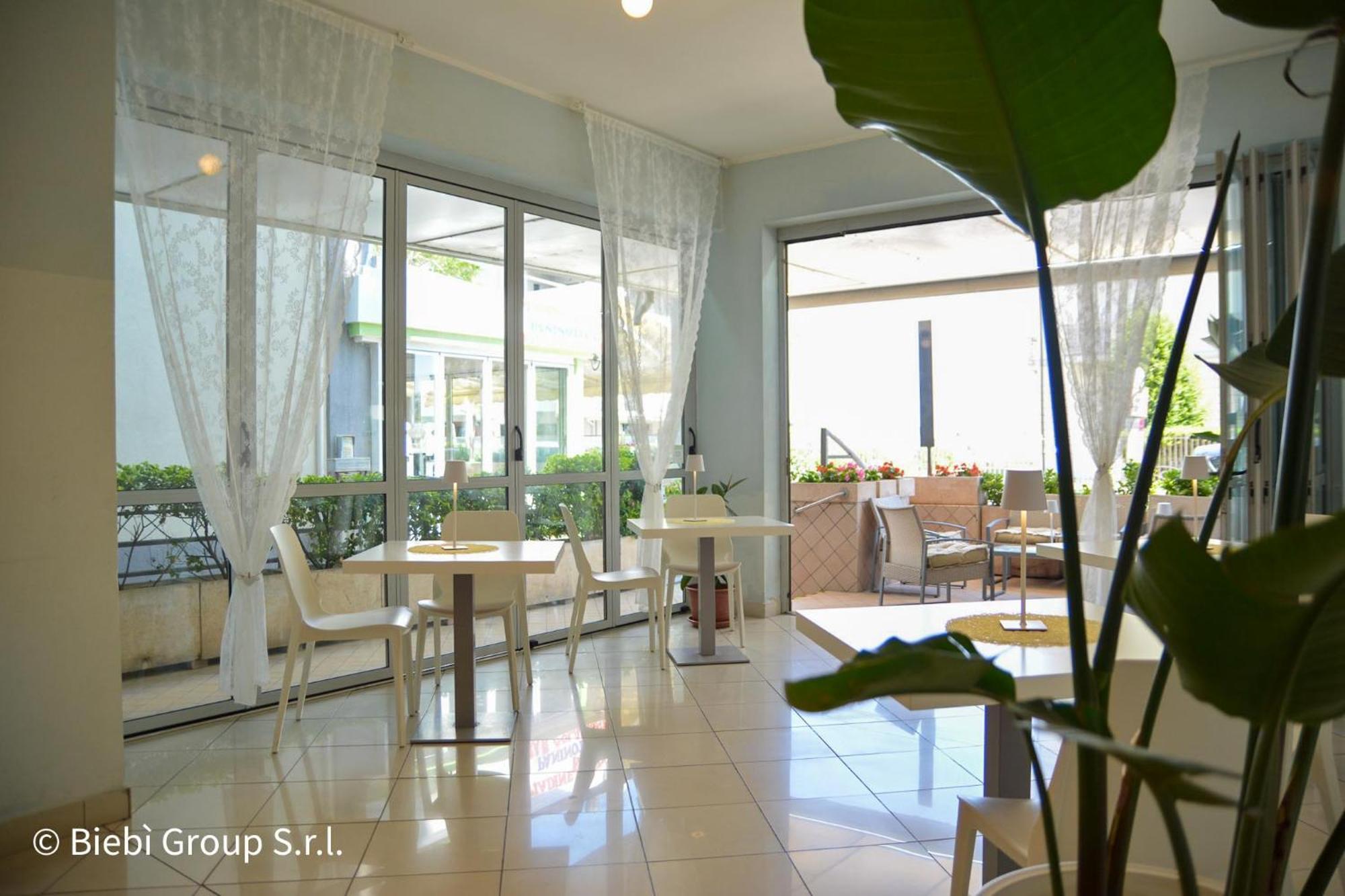 Hotel Giorg - Waterpark Included Rimini Bagian luar foto