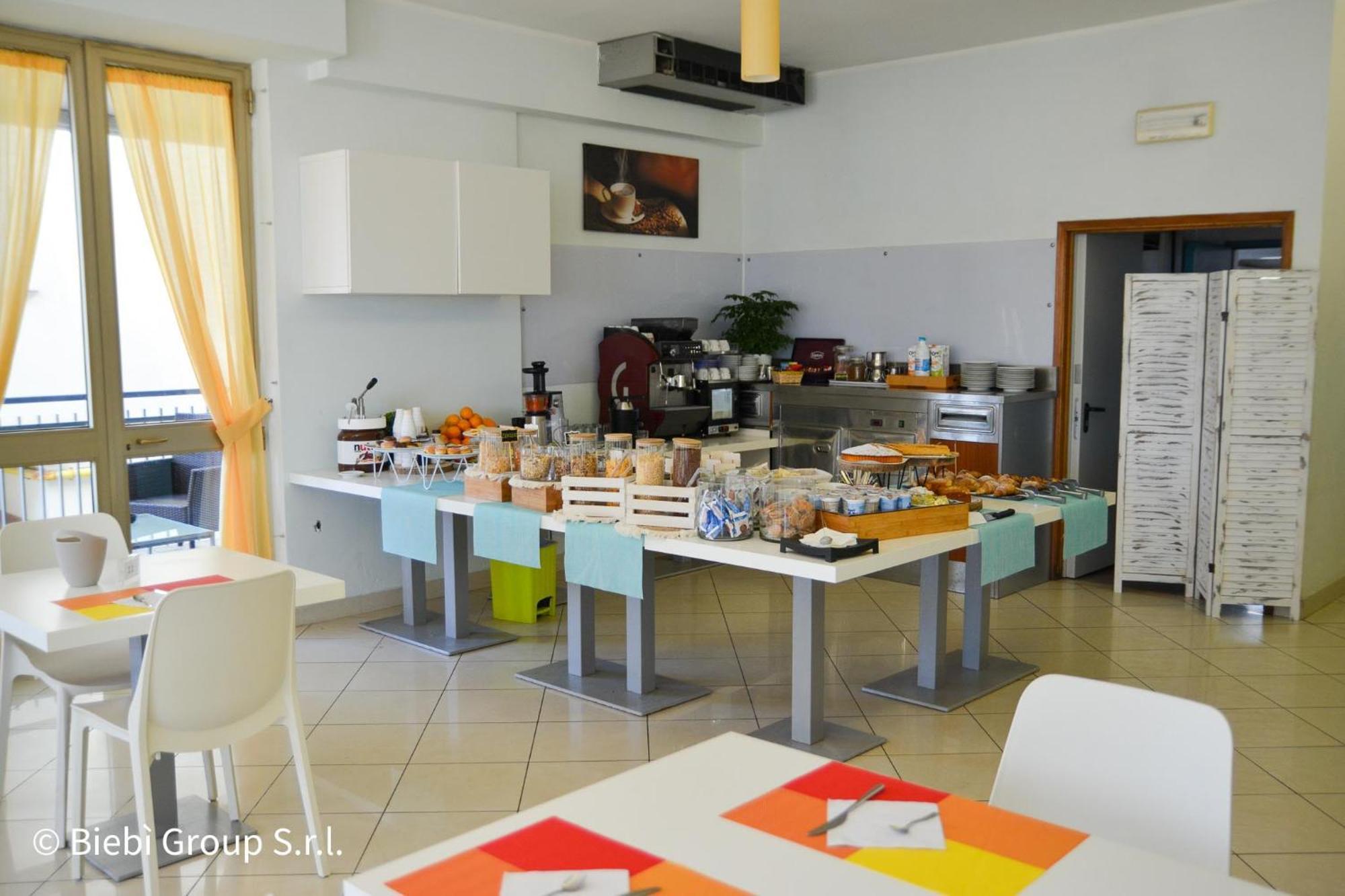 Hotel Giorg - Waterpark Included Rimini Bagian luar foto