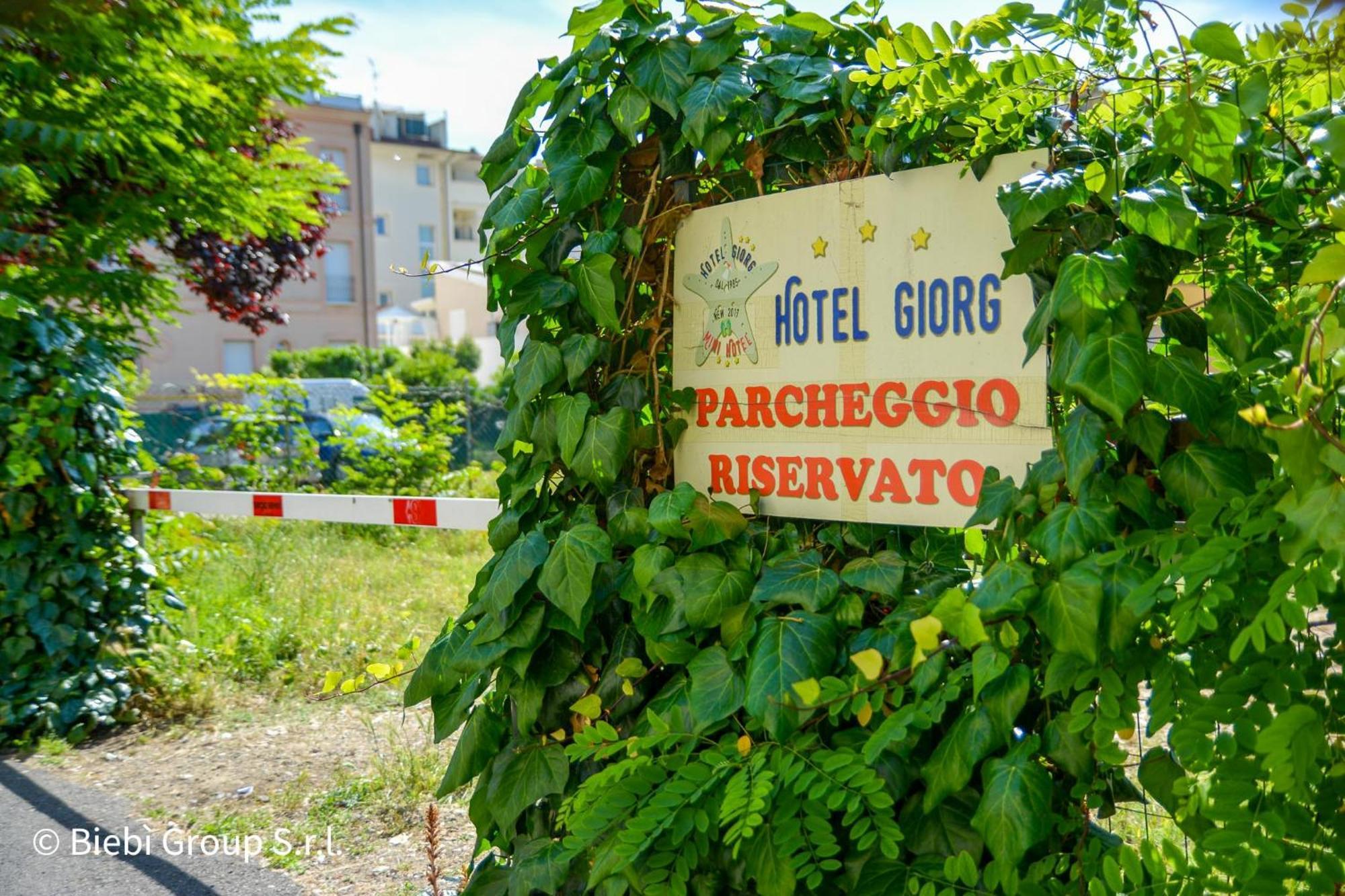 Hotel Giorg - Waterpark Included Rimini Bagian luar foto