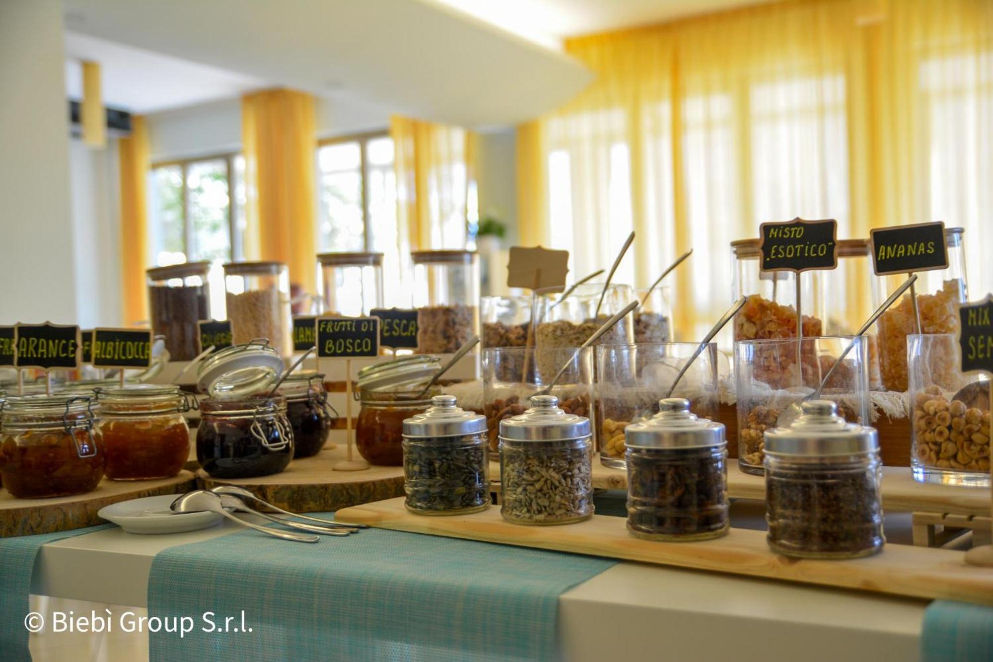 Hotel Giorg - Waterpark Included Rimini Bagian luar foto