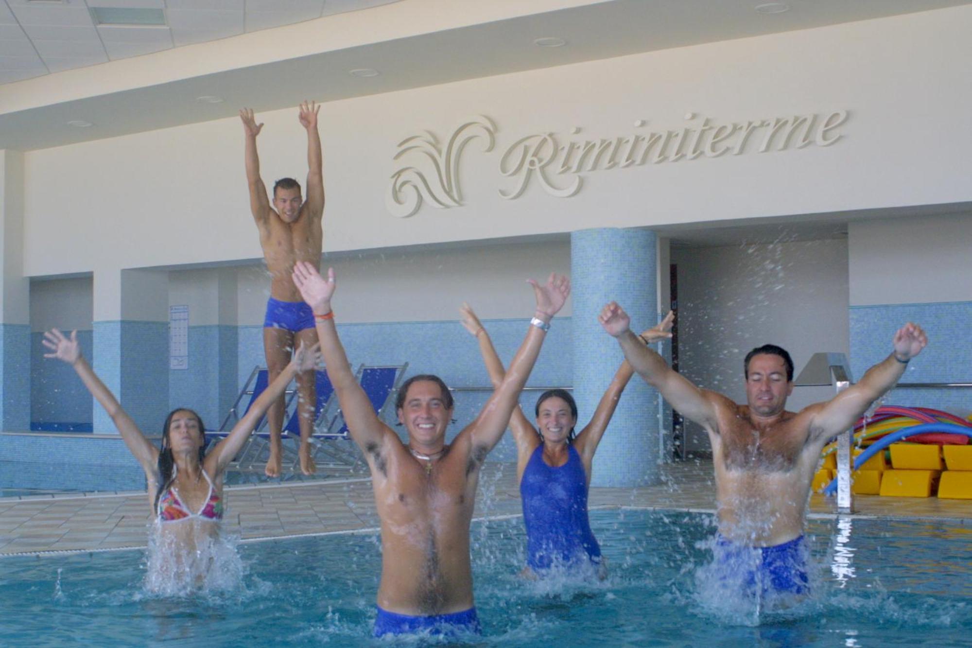 Hotel Giorg - Waterpark Included Rimini Bagian luar foto