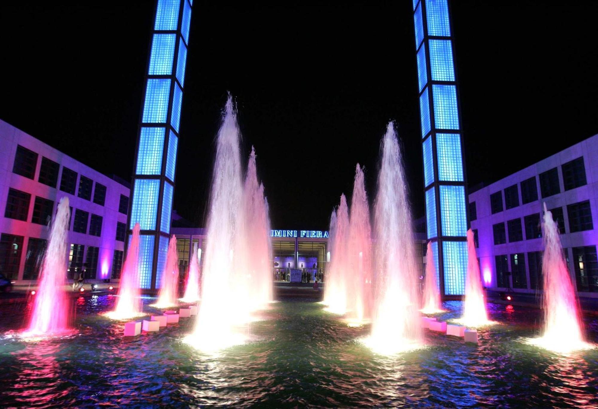 Hotel Giorg - Waterpark Included Rimini Bagian luar foto