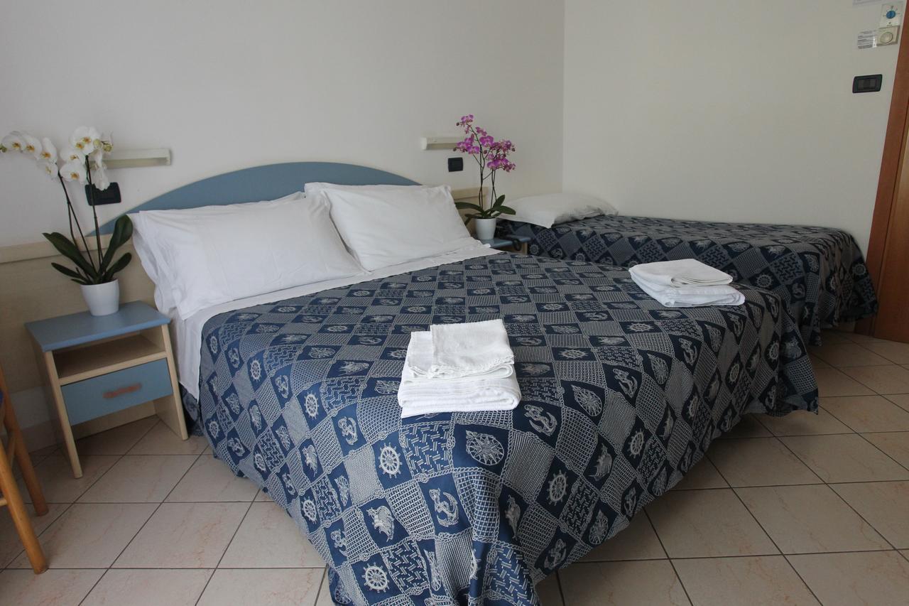 Hotel Giorg - Waterpark Included Rimini Bagian luar foto